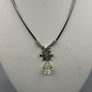 Gorgeous Vintage Leo Glass Crystal Necklace JP277